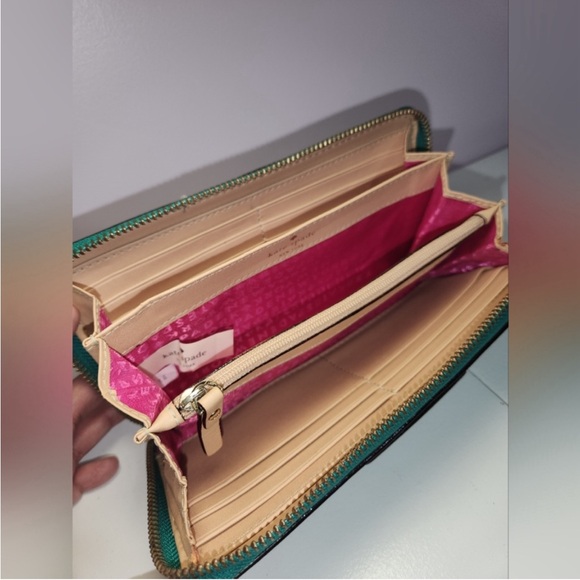 Kate Spade Green Wellesley Leather Wallet - Picture 2 of 3
